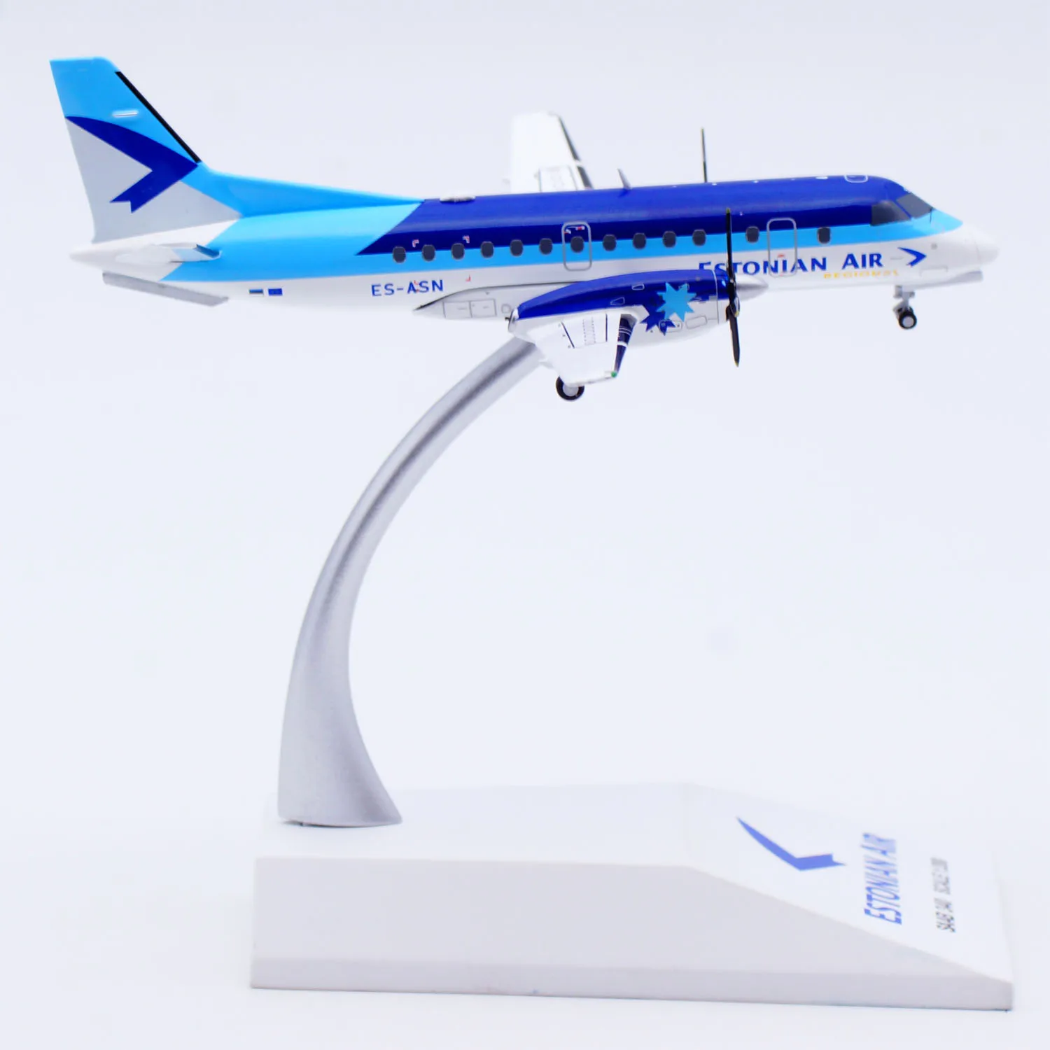 Фото Коллекционная модель самолета из сплава XX20838 JC Wings 1:200 Estonian Air Saab 340, литая под давлением, с подставкой (ES-ASN) №3