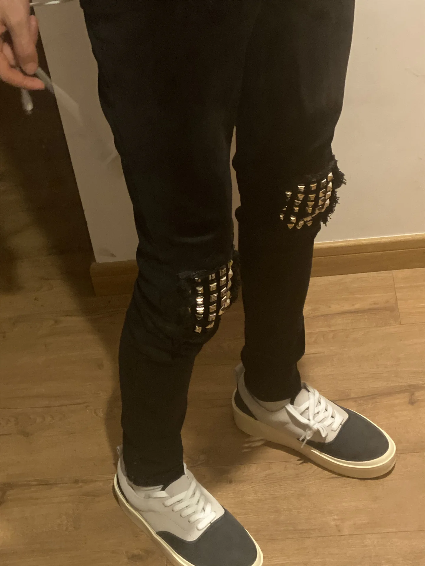 Men's Denim Trousers Fashion Personality Rivets Slim Fit Ripped Men's Jeans 2022 Hot Selling Men's Clothing Denim Trousers