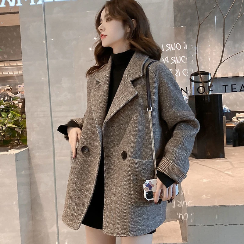 

Woman Plaid Coat Female Mid-length Autumn Fashion Loose Style Elegant Woolen Padded Jacket Ladies Woolen Blends Overcoat G155