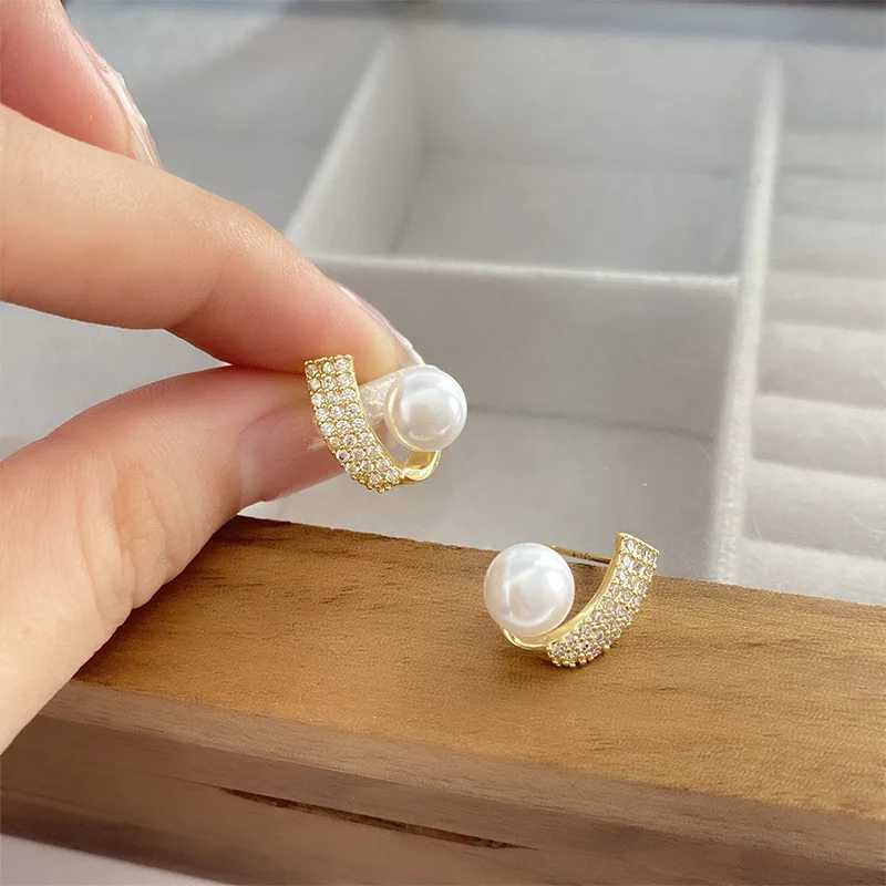 

High Quality Luxury Brand Korean Style Pearl Crystal Gold Pierced Stud Earrings For Women New Charms Ear Jewelry Gift 2022