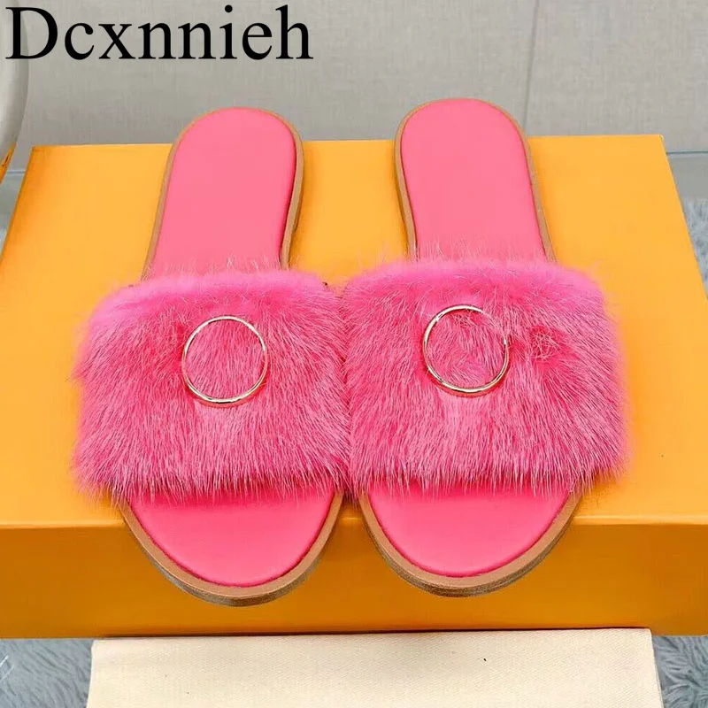 

Женские летние меховые шлепанцы, модные Универсальные сандалии на плоской подошве с металлической пряжкой, 2023