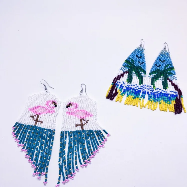 Серьги из бисера с кисточкой клен фламинго дизайн оригинальность ручное вязание