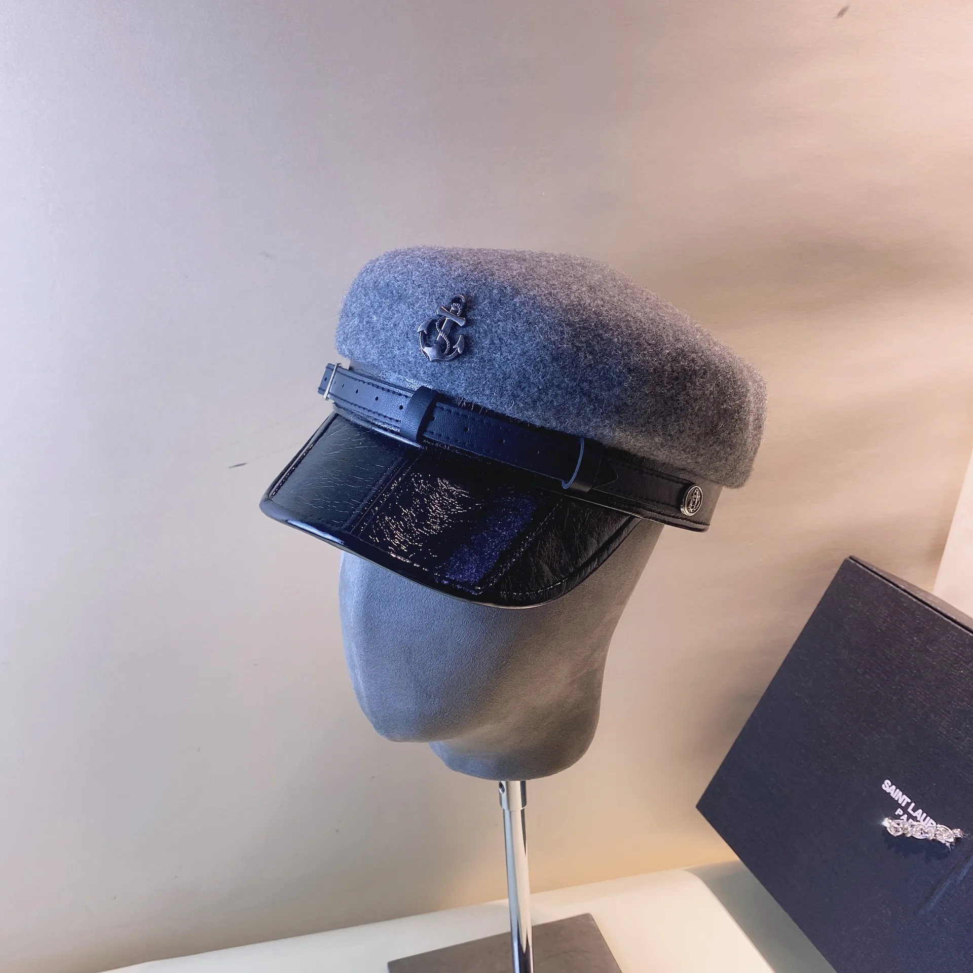 

Wool leather stitching eaves anchor leather buckle navy hat autumn and winter warm fashion flat hat explosions leather hat