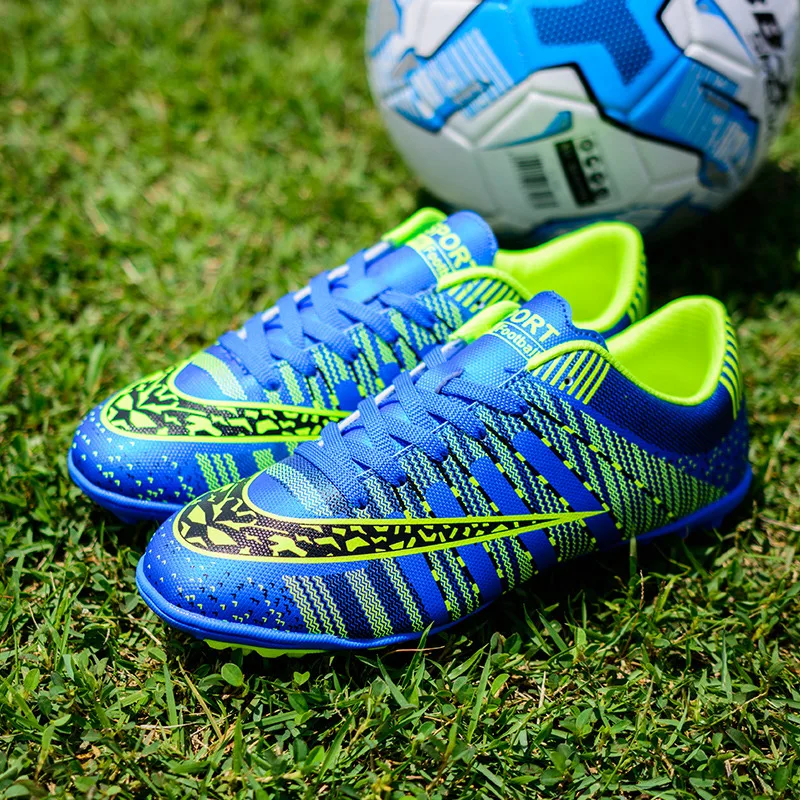 Hot sale Kids Indoor Soccer Shoes Cheap Children Soccer Cleats Society Original Men Futsal Football Boots Turf Sneakers Men 2022