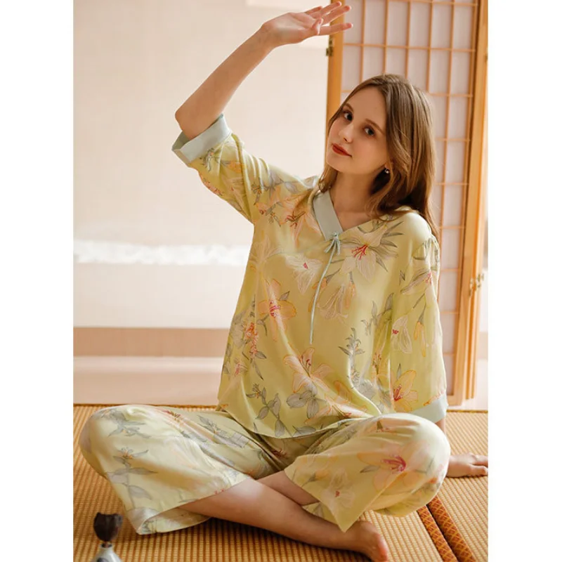 

Женский пижамный комплект в стиле ретро, атласная удобная и воздухопроницаемая Домашняя одежда с принтом зеленых лилий, вискозная Пижама с V-образным вырезом и рукавом 2023, 3/4
