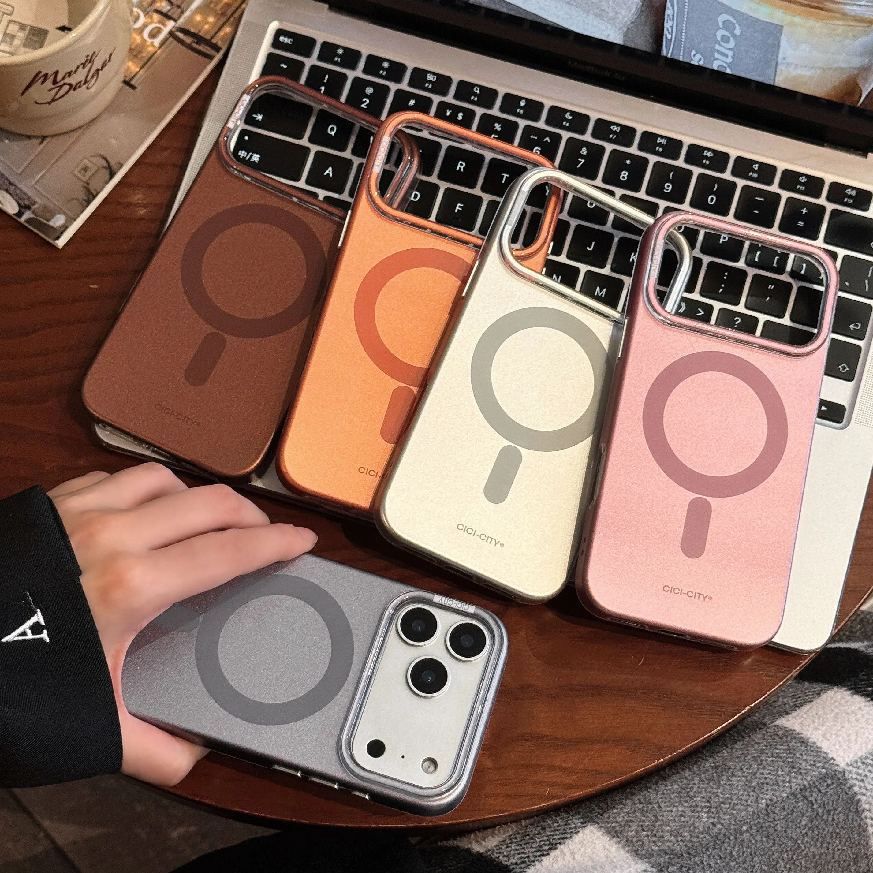 Фото Роскошный матовый магнитный чехол для iPhone 17 16 15 Pro/Pro Max с металлической текстурой, ударопрочный, с поддержкой беспроводной зарядки MagSafe №1