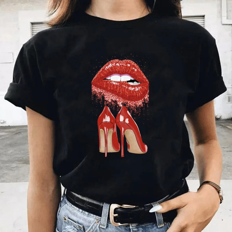 

Manga Print Graphic High-Heeled Shoes Anime Women's Style T-Shirts Anime Lip Tshirts Y2k Popit Blusas Women's Black Blouse