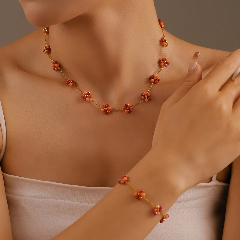 Комплект из колье и браслета с бусинами