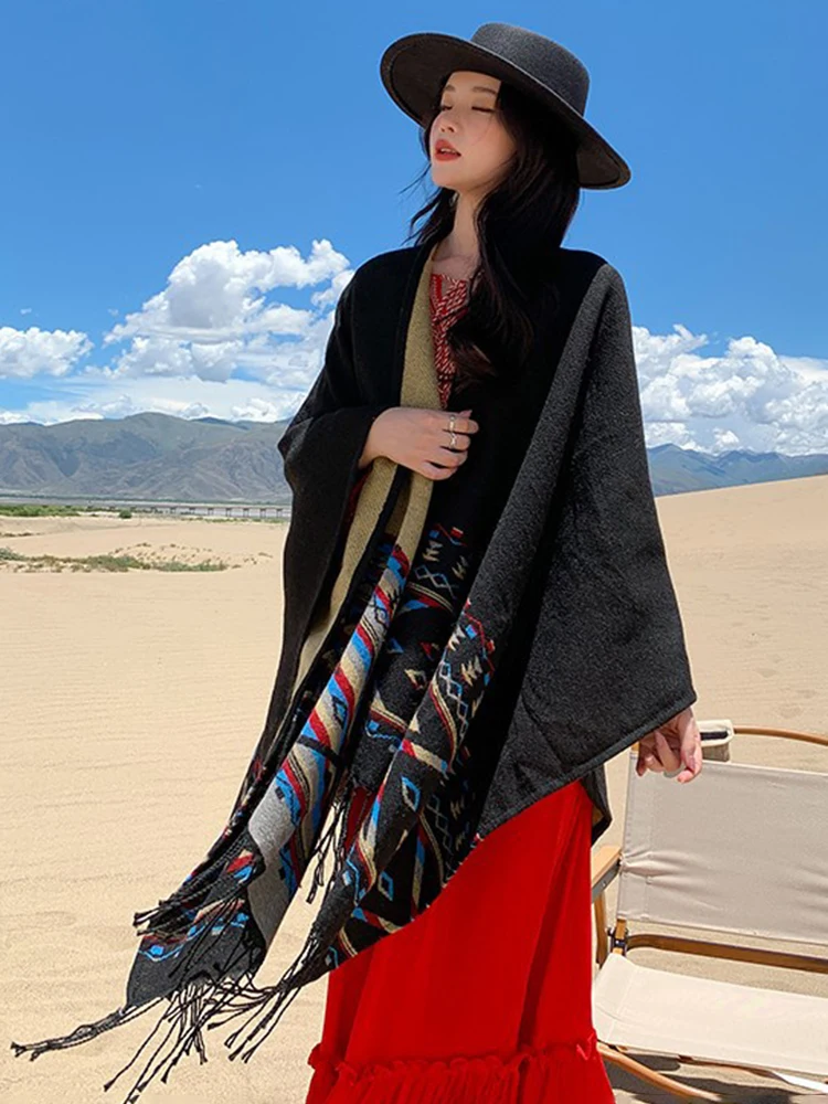 Фото Этническая вязаная шаль-пончо женская винтажная осенне-зимняя теплая дорожная накидка с бахромой, модная многофункциональная для женщин №5
