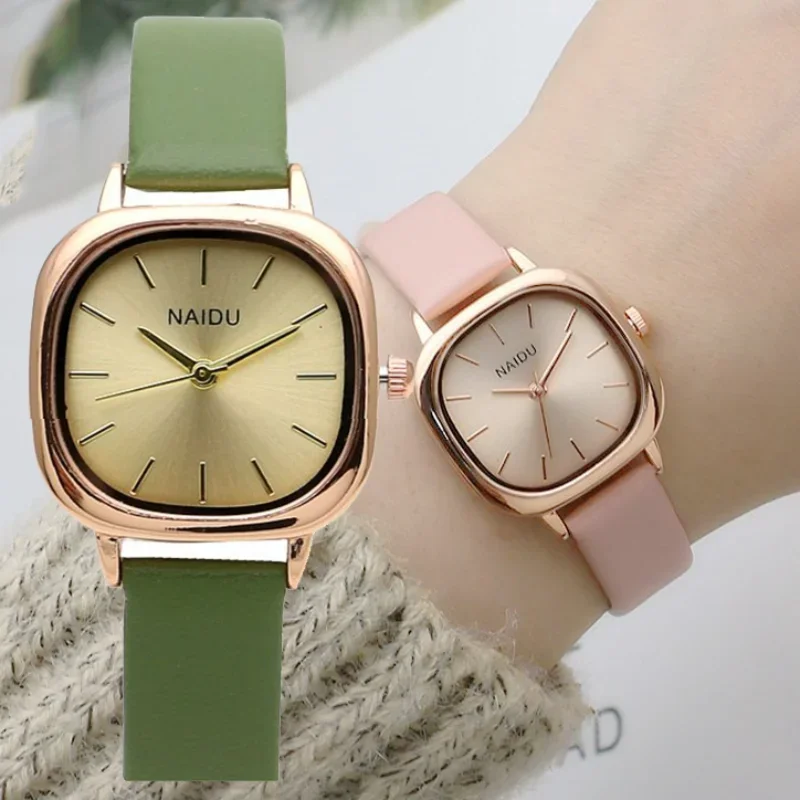 

Часы наручные женские с овальным маленьким циферблатом и тонким ремешком