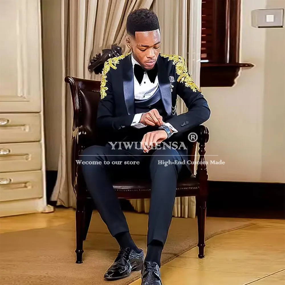 Смокинги с золотыми камнями и вышивкой платье из 3 предметов по индивидуальному