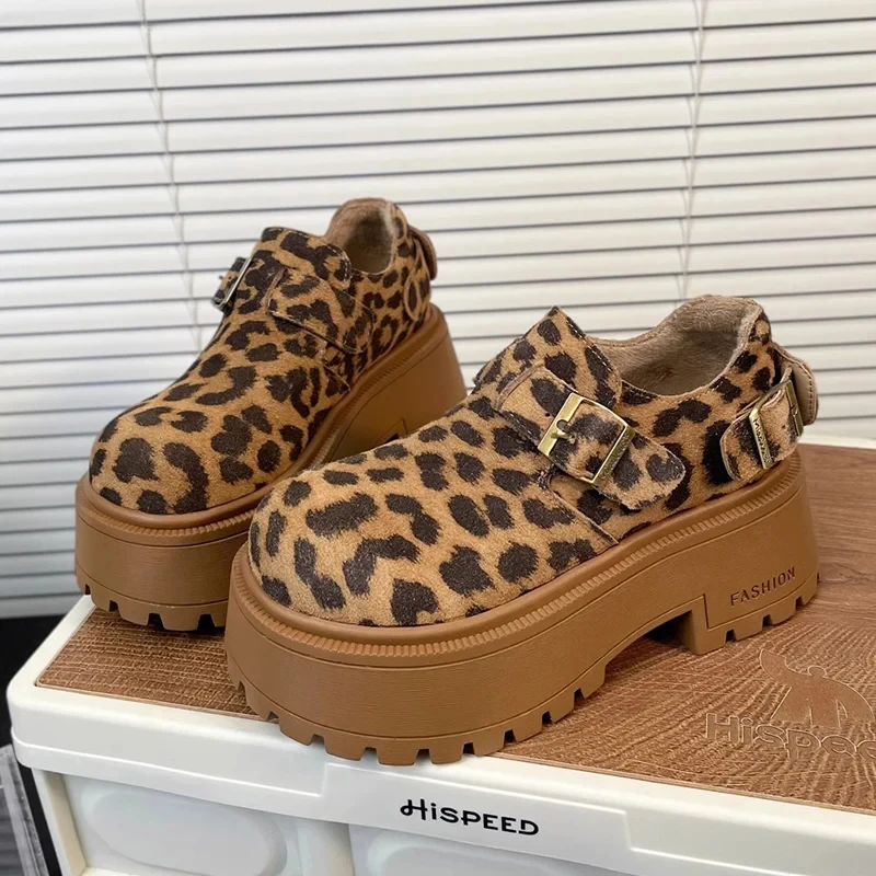 Женские зимние ботинки на платформе замшевая спортивная обувь с леопардовым