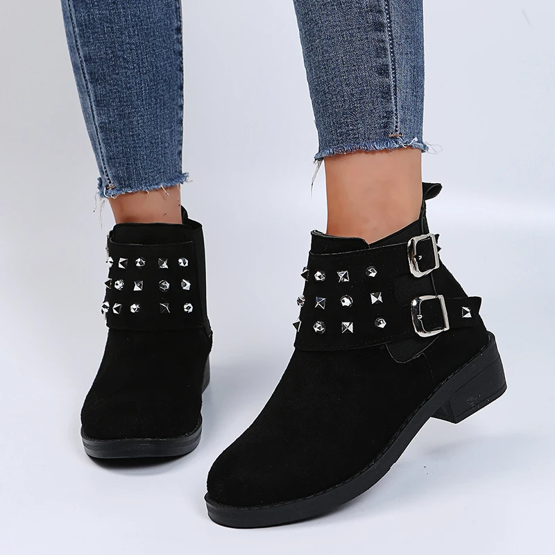 

Vintage Ankle Boots Women Rivet Buckle Low Heel Chelsea Boots Ladies Round Toe Slip-on Platform Shoes Plus Size botas de mujer