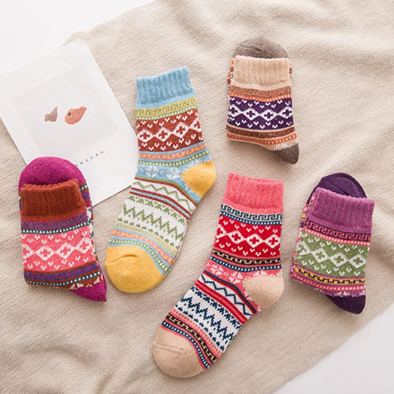 

Новинка, рождественские яркие толстые теплые женские носки, носки для пола, носки для кровати в стиле ретро, хлопковые носки с цветами, оптов...