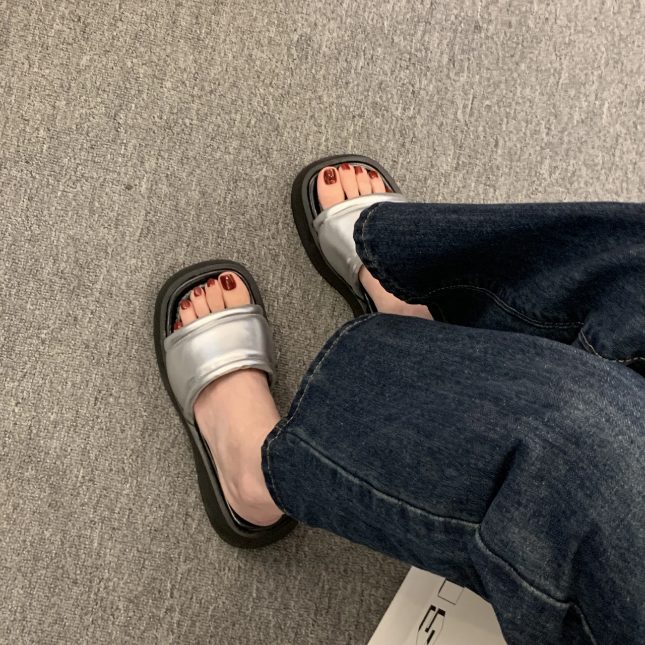 Women's summer outside wear 2023 new Korean version of everything with thick bottom muffin flip-flops holiday leisure high heels