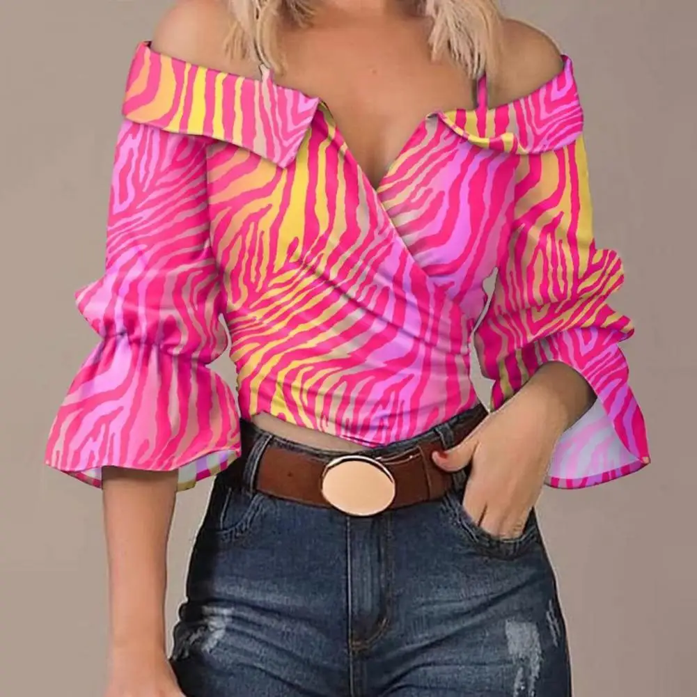 

Женская рубашка с отложным воротником, открытыми плечами и рукавом 3/4