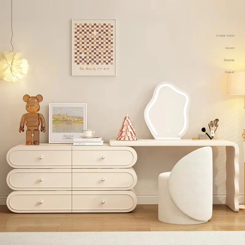 Столик для макияжа DUTRIEUX белый