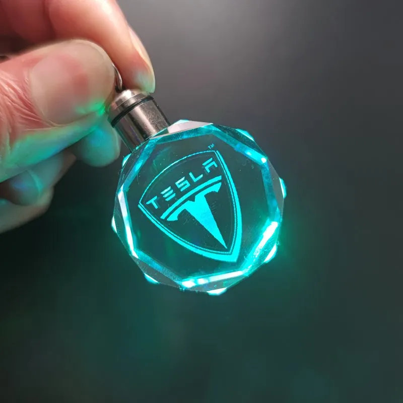 Автомобильный логотип светодиодный Кристалл дневной свет брелок для ключей Tesla