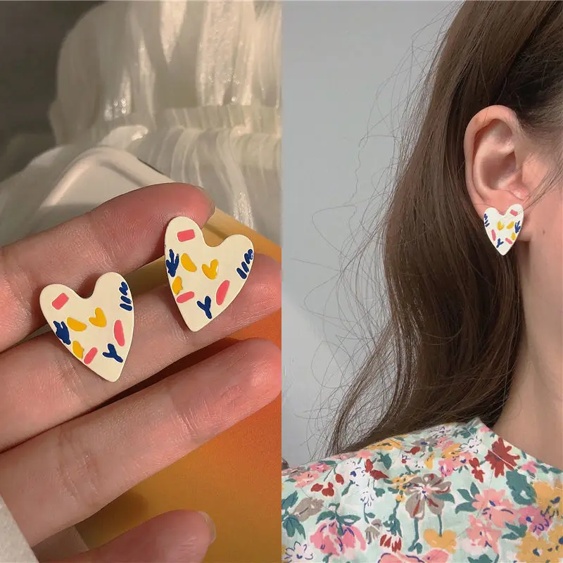 

Korean Cute Graffiti Art Colorful Heart Stud Earrings for Women Sweet Aesthetic Girl Students Elegant Daily Life Summer Jewelry