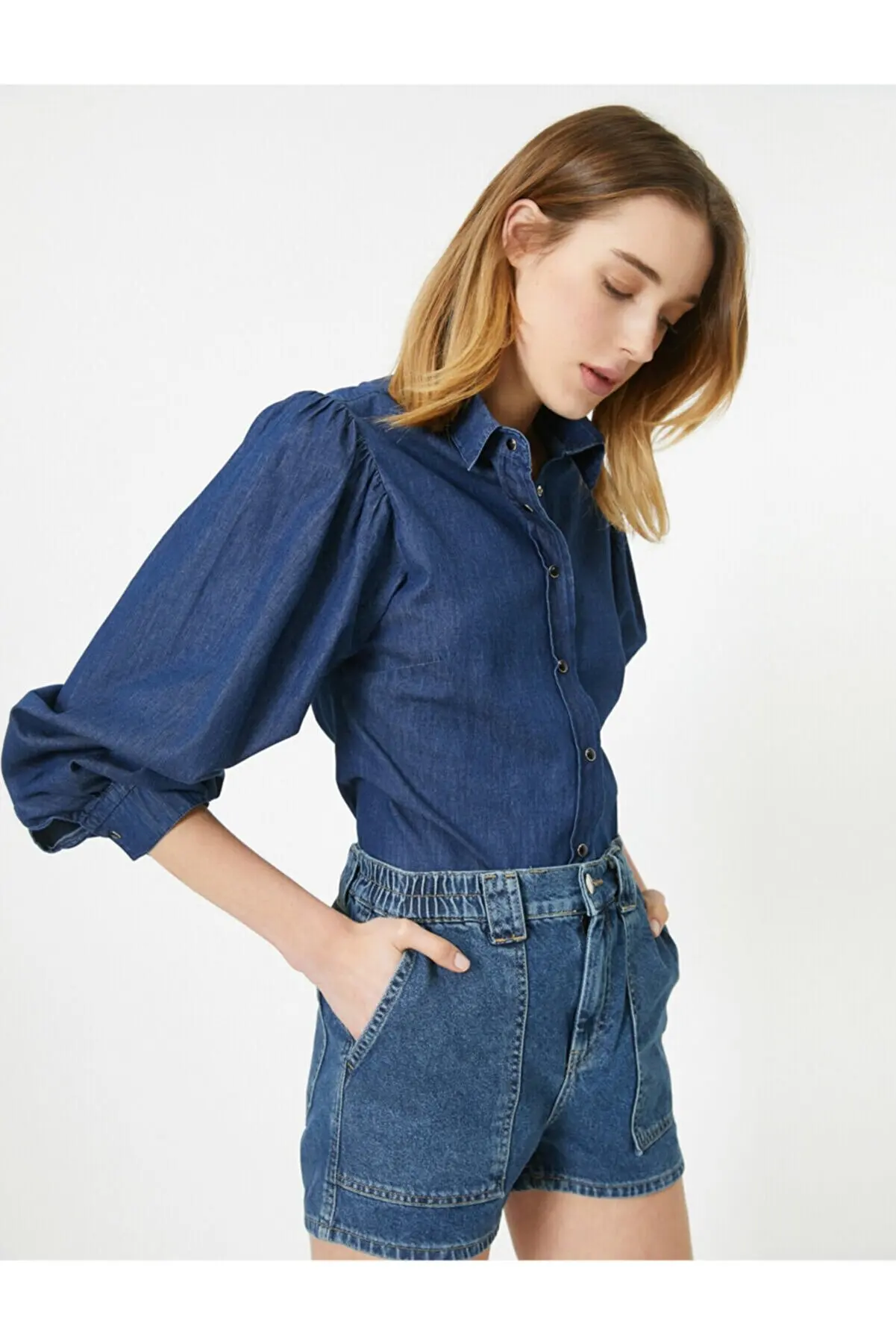

Female navy blue arms Classic collar shirt Pretty and Cheap women's Shirts 40206923