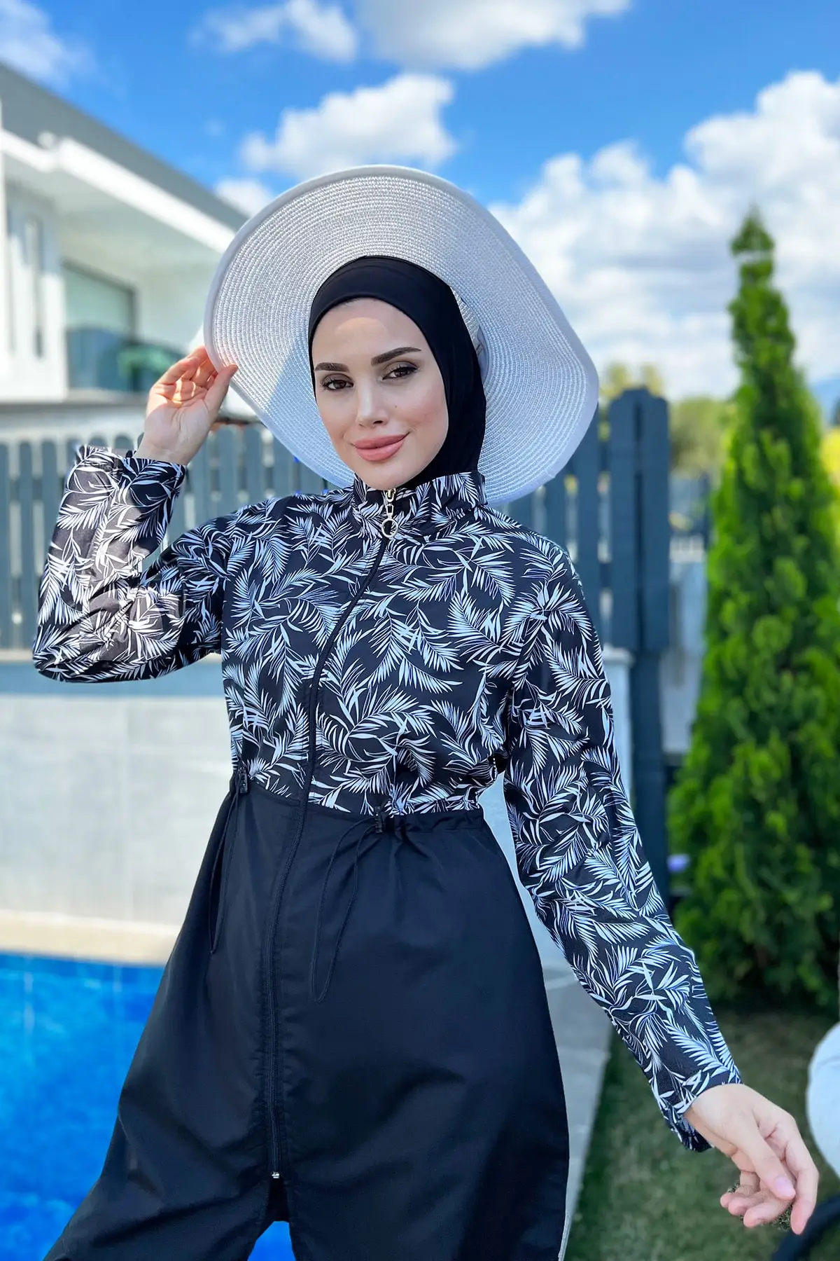 

Parasut Fully Covered Hijab Swimsuit White Leaf 2112 Piet