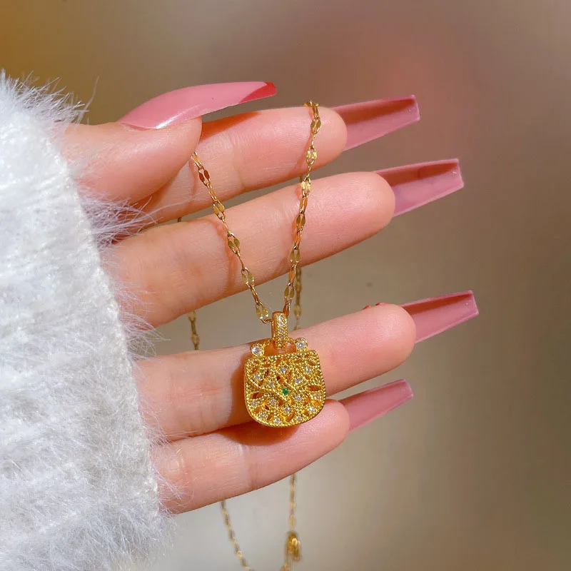 

Small Cute Bag Pendant Necklaces For Women Charm Choker Chain Necklace Hip Hop Simple Stainless Accessories Wedding Jewelry