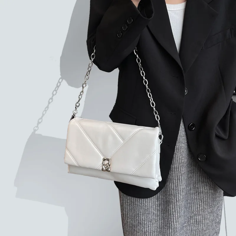 

Женские сумки на плечо, Новинка лета 2023, корейские повседневные сумки через плечо, вместительные Простые Модные мягкие сумочки с принтом на цепочке