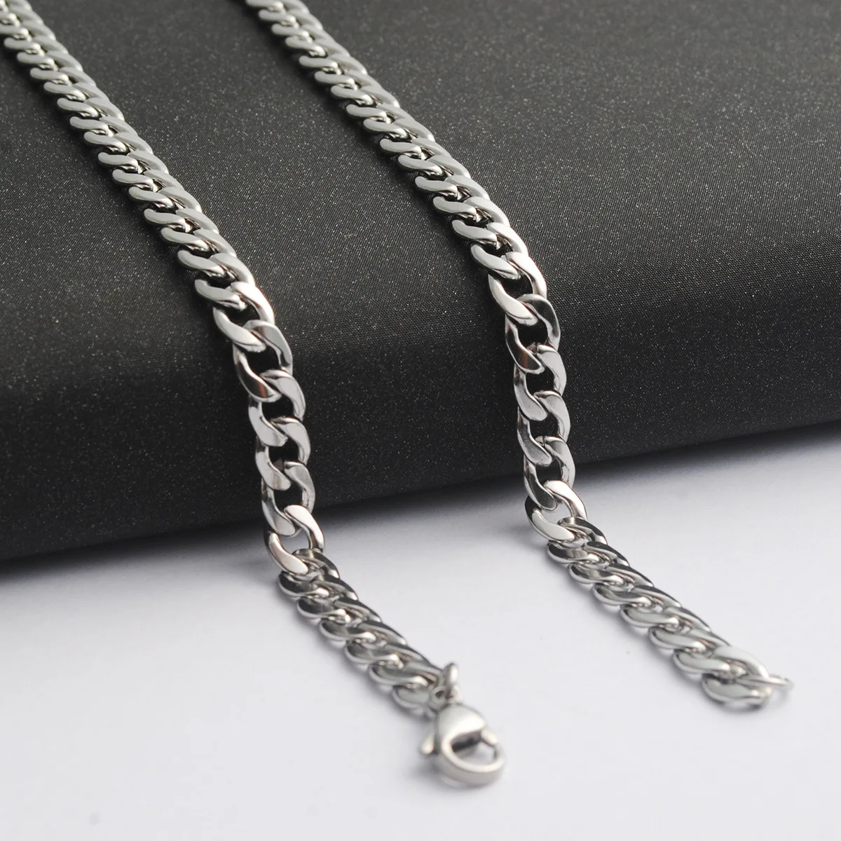 

5MM Cuban Chain for Men Women Basic Punk Stainless Steel Curb Link Chain Chunky Thick Lock Choker Chain Necklaces Party Jewelry