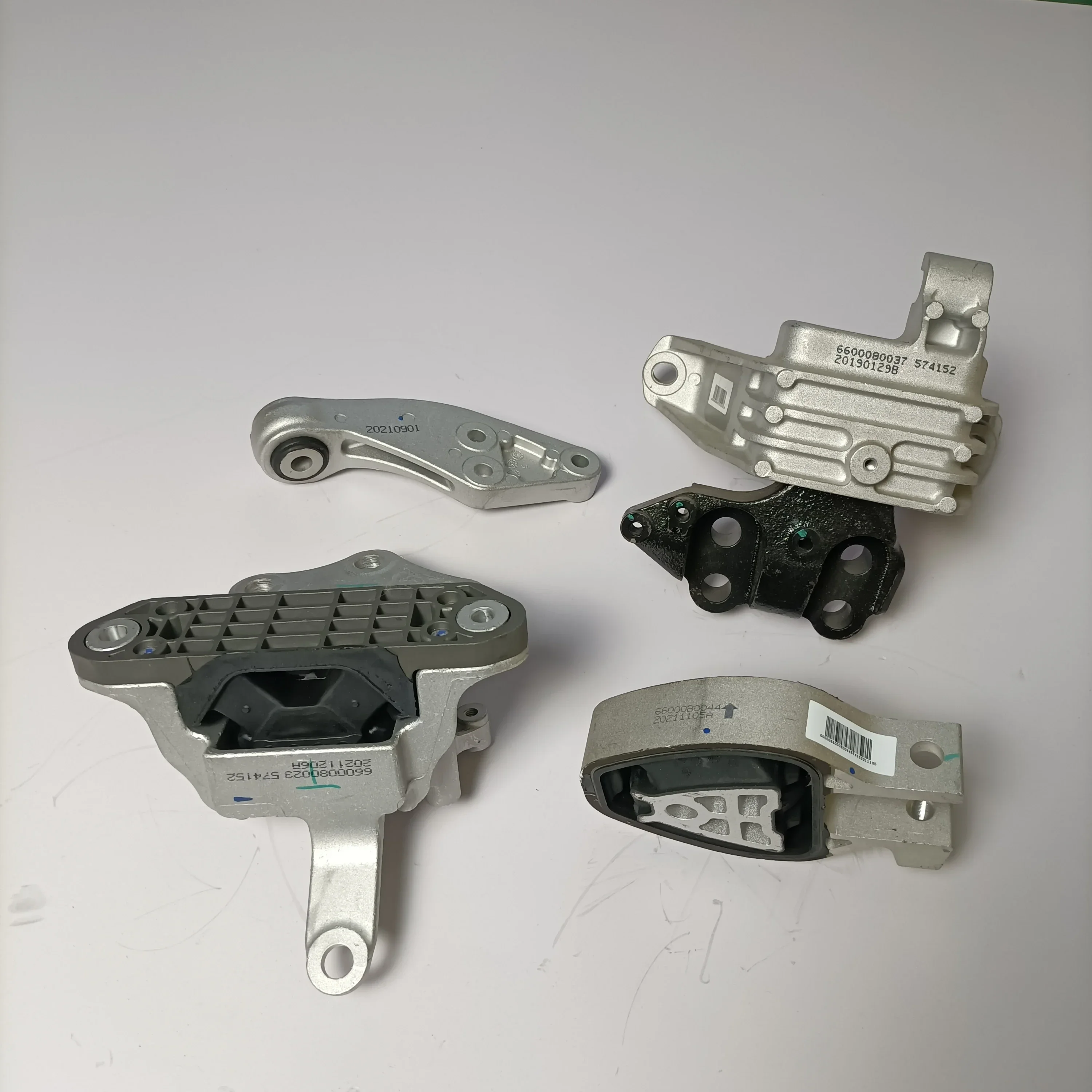 Автозапчасти крепление двигателя для Geely Coolray SX11 Binyue OEM 6600080044/6600080037/6600080023