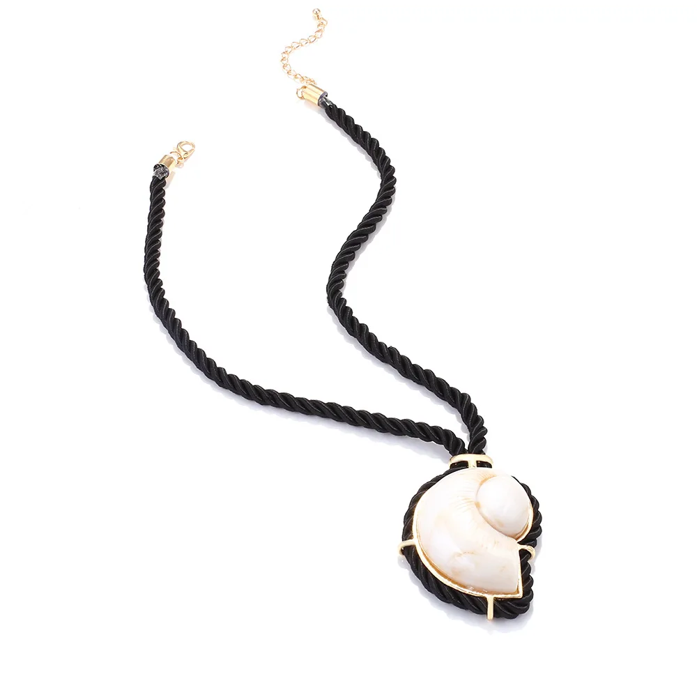 Ожерелье с подвеской в виде раковины