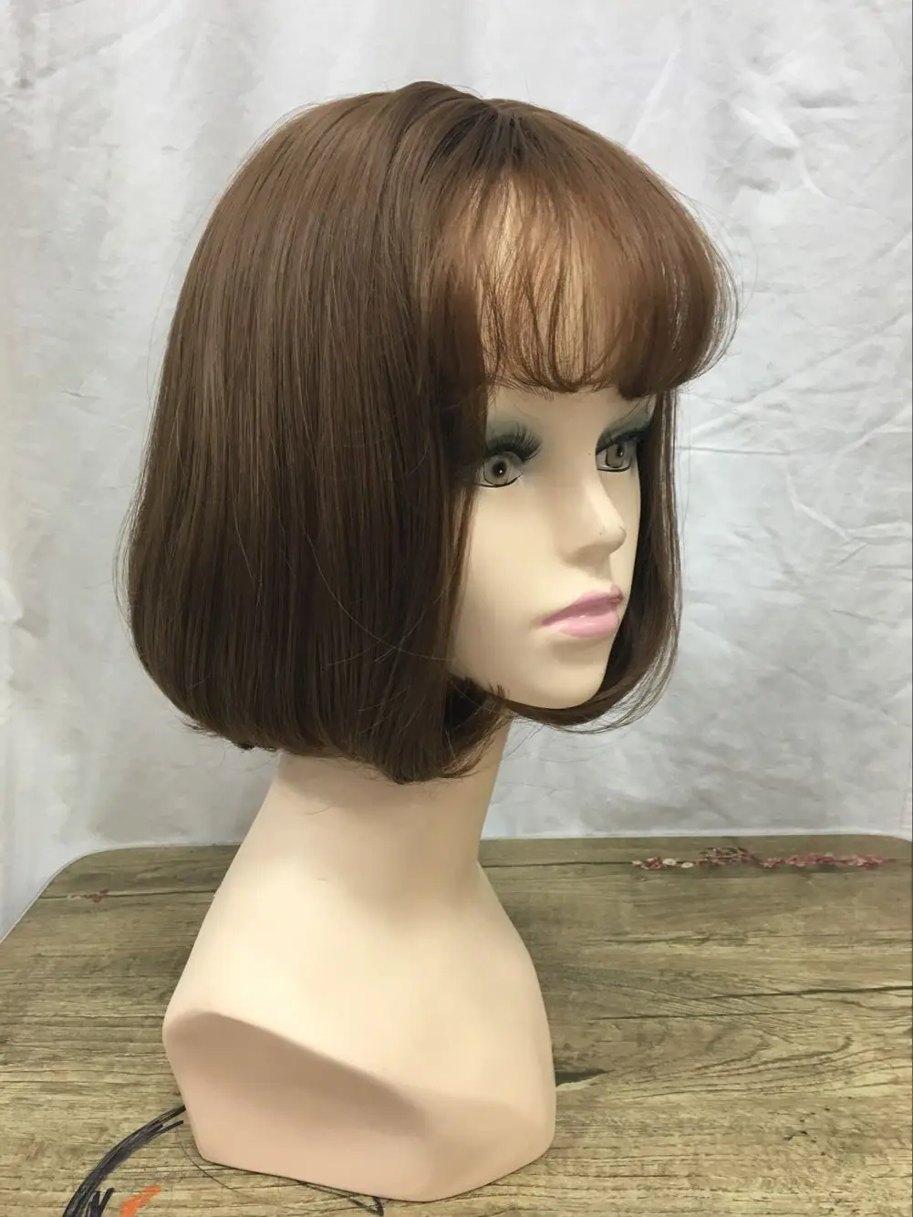 Рисунок 2 - Натуральные волнистые женские короткие коричневые бобы