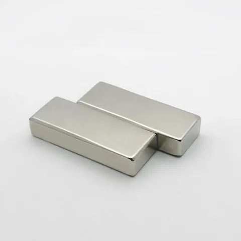 Неодимовый кубовидный магнит N52 50x20x10 мм