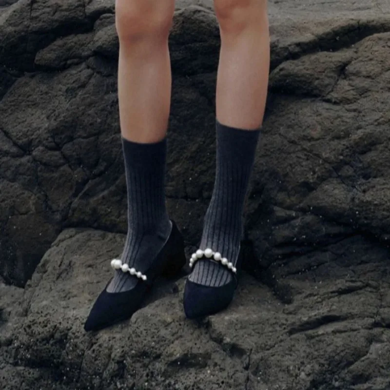 Женские туфли-лодочки новинка 2024 женские с ремешком бусинами острым носком на