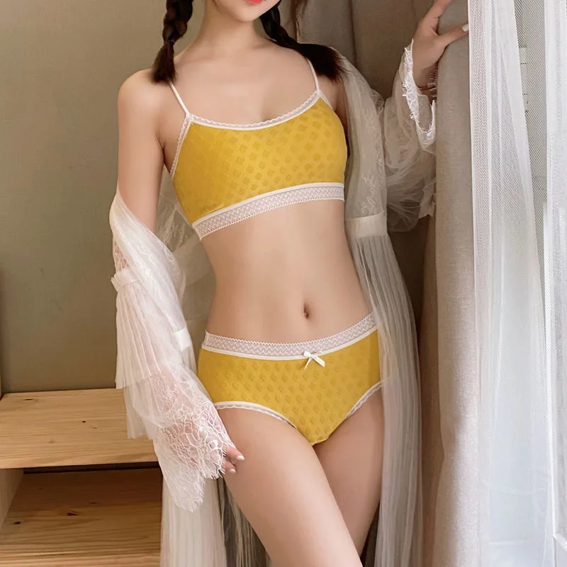 

Комплект женского хлопкового нижнего белья с чашками пуш-ап