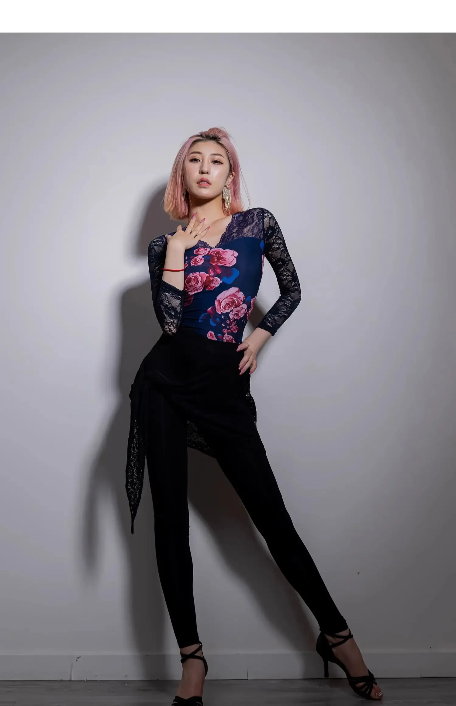 Женское платье для латиноамериканских танцев дизайнерское с шарфом на бедрах