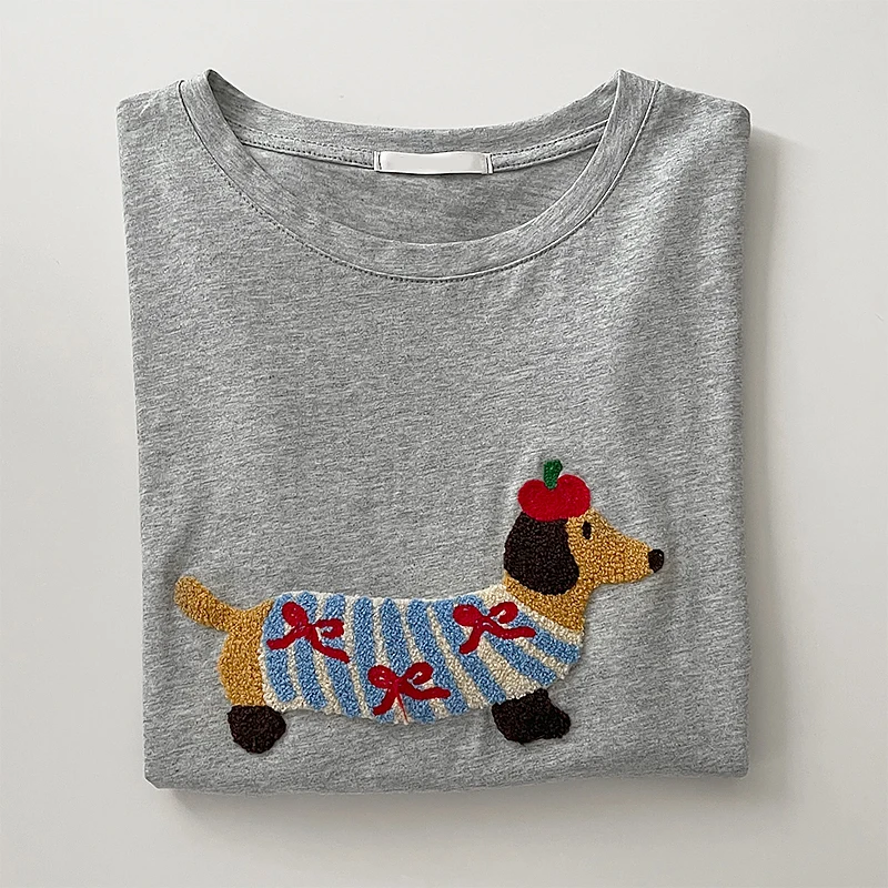 Летняя свободная и стройнящая футболка с вышивкой милой собаки круглым вырезом