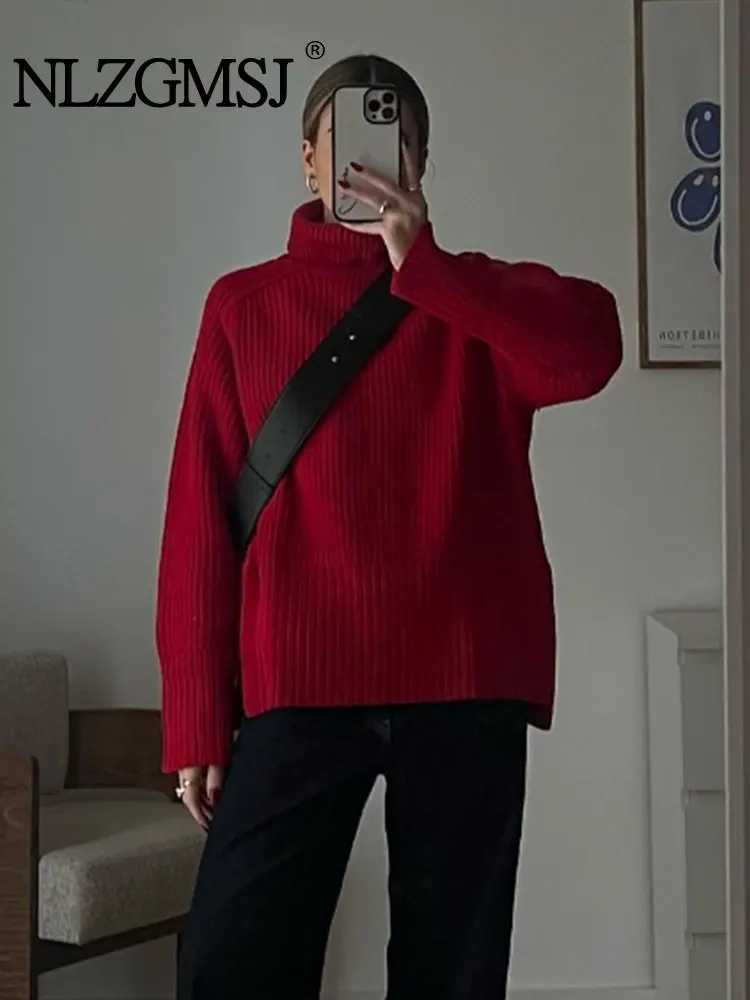 Женский свитер с длинным рукавом и высоким воротом на осень/зиму