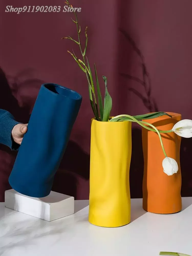 

NEW Creative Ceramic Pleated Vase Handmade Irregular Ceramic Arrangement Vase Home Decoration Accessories Vases