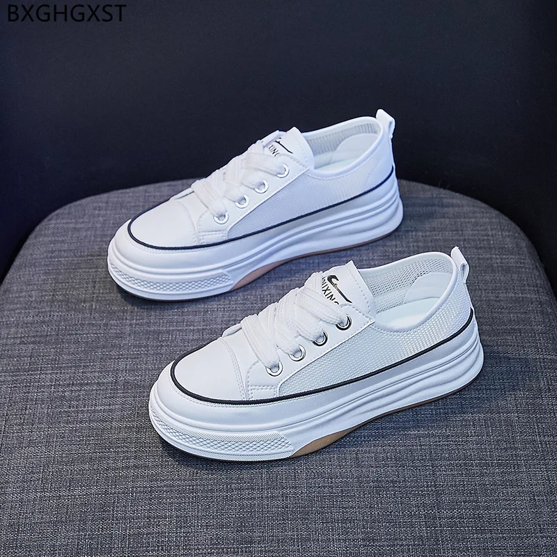 

Женские кроссовки на массивной вулканизированной подошве