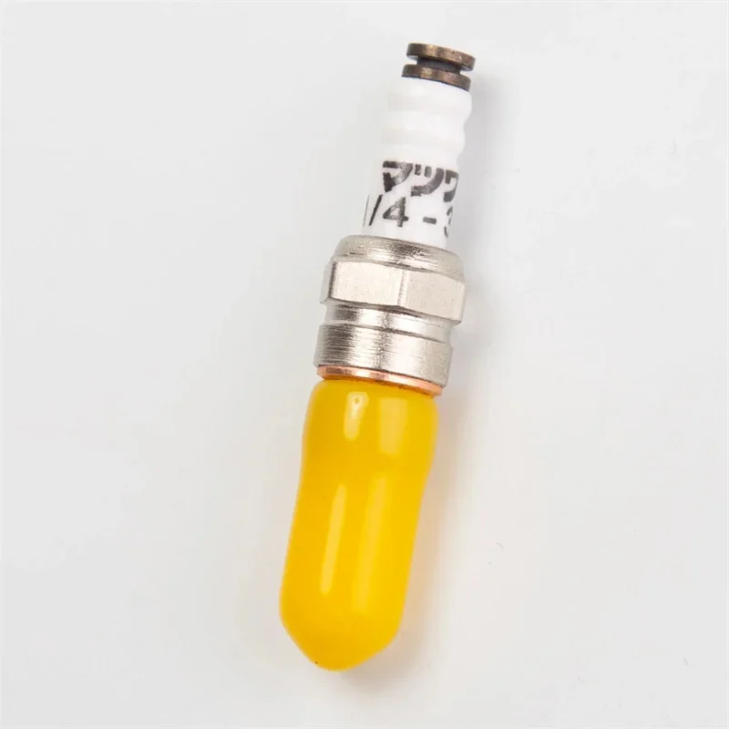 Свеча зажигания для модели двигателя TOYAN CISON ENJOMOR RETROL бензиновая версия