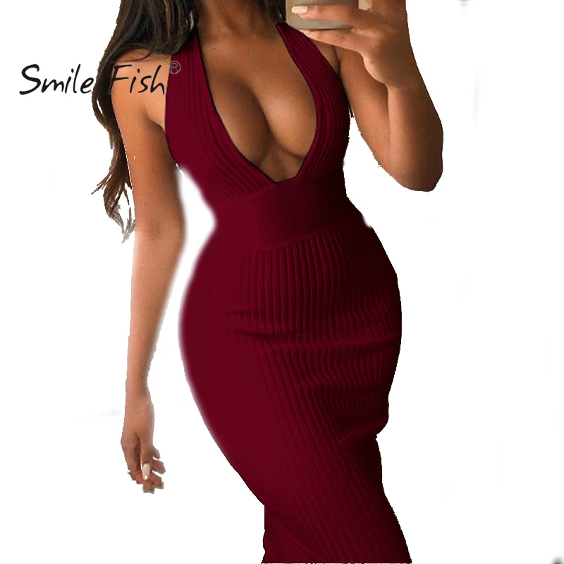 

Женское трикотажное платье-карандаш с открытой спиной и лямкой на шее