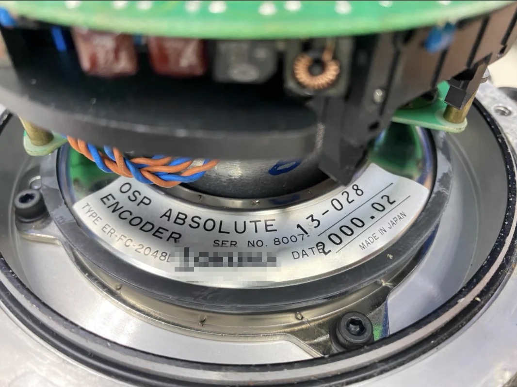 Новинка и оригинальный Серводвигатель ER-FC-2048D OKUMA OSP |