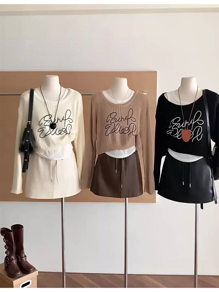 Женский трикотажный комплект из двух предметов укороченный свитер с длинным