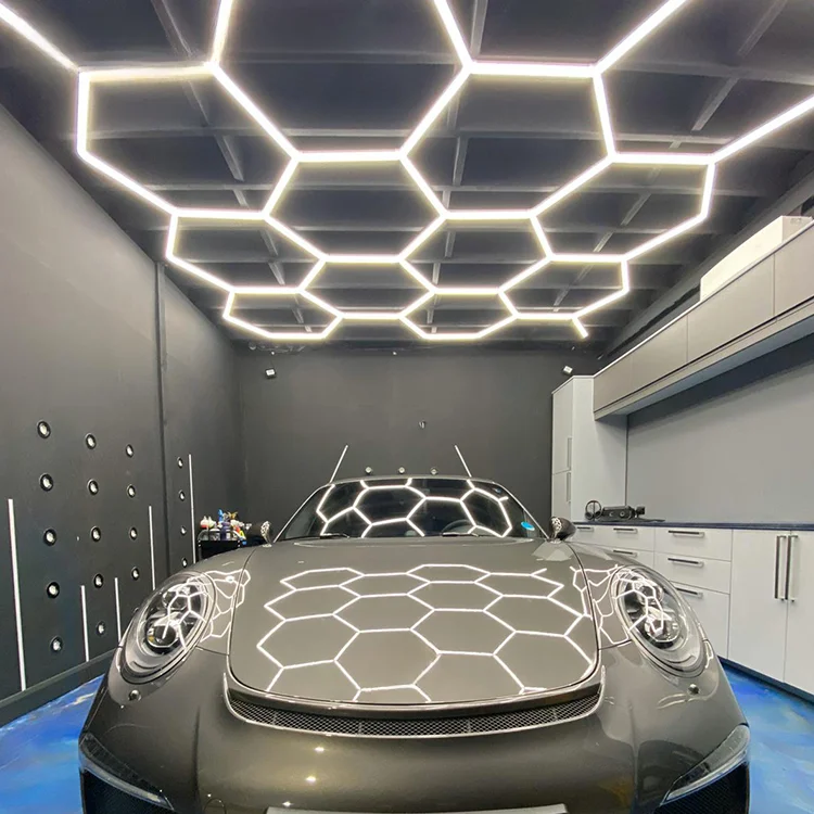 соты детейлинг. Icon detailing center, москва. интерьер детейлинг студии. светильник светодиодный для детейлинга. освещение для детейлинга.