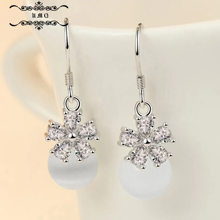 

Женские серьги из серебра 925 пробы с лунным камнем