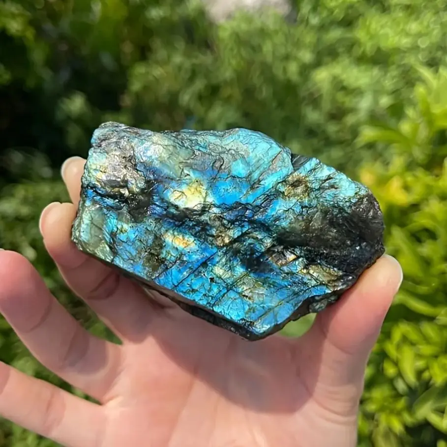 

Лабрадорит необработанный