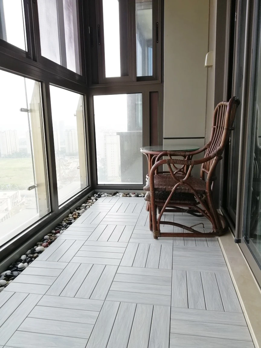 11 Pcs/Pack Japanese Eco-friendly Wood Grain Balcony Floor  Waterproof Composite Plastic Outdoor Garden Decking Tile