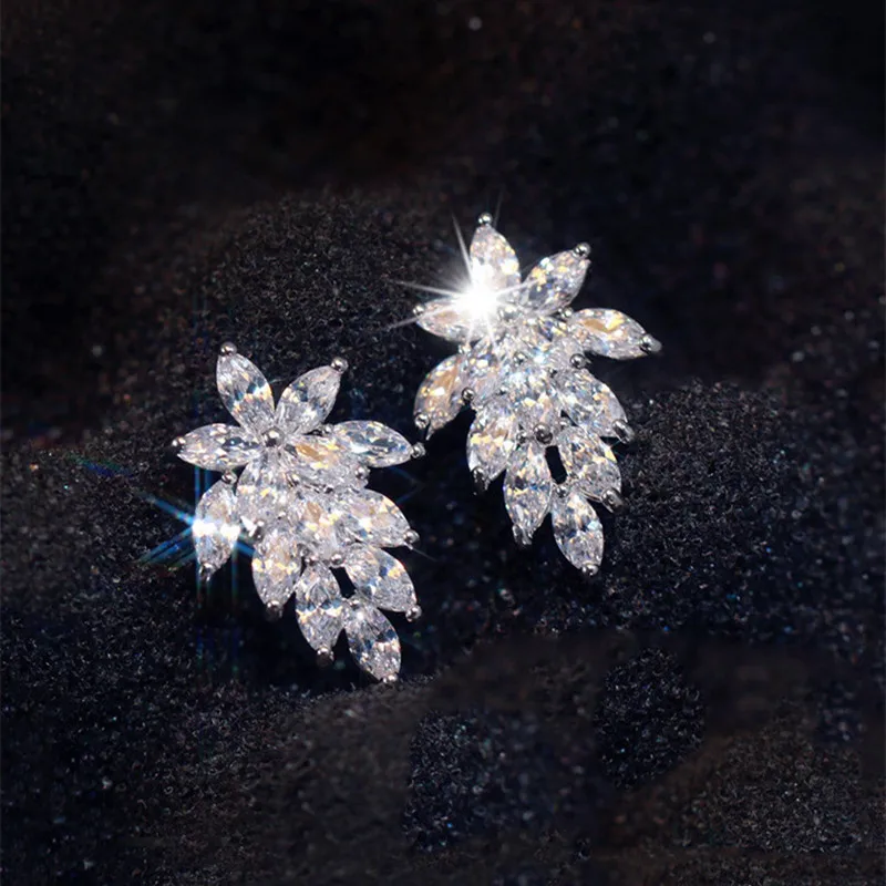 

Delicate Sparkling Marquise Leaf Cubic Zirconia Stud Earrings for Women or Wedding Bridal Party Wear Jewelry Accessories