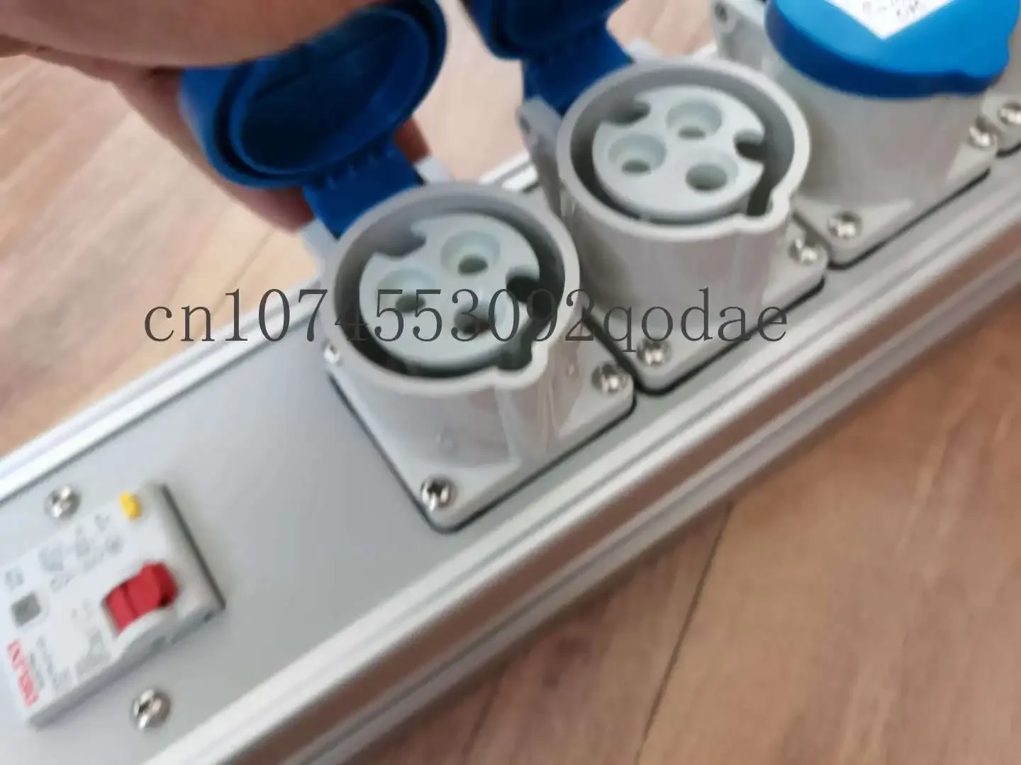 4 выхода с пневматической силовой коробкой для производительности сцены 16 А