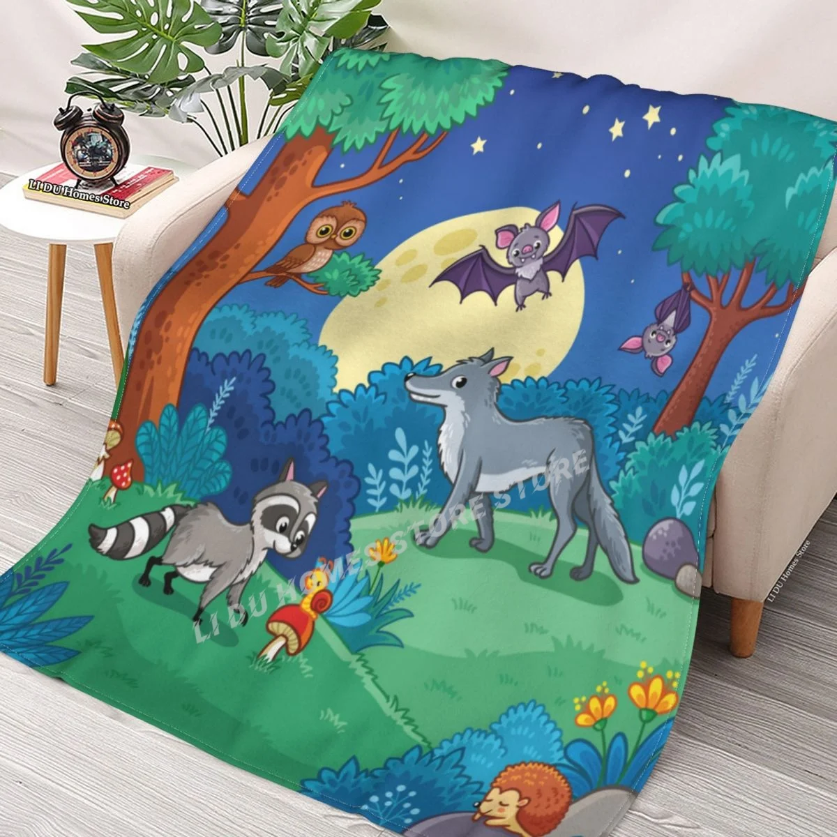 

Animal Wood Wolf Raccoon Bat At Night Throw Blanket flannel Collage Blanket Bedding soft Cover Bedspreads Blankets
